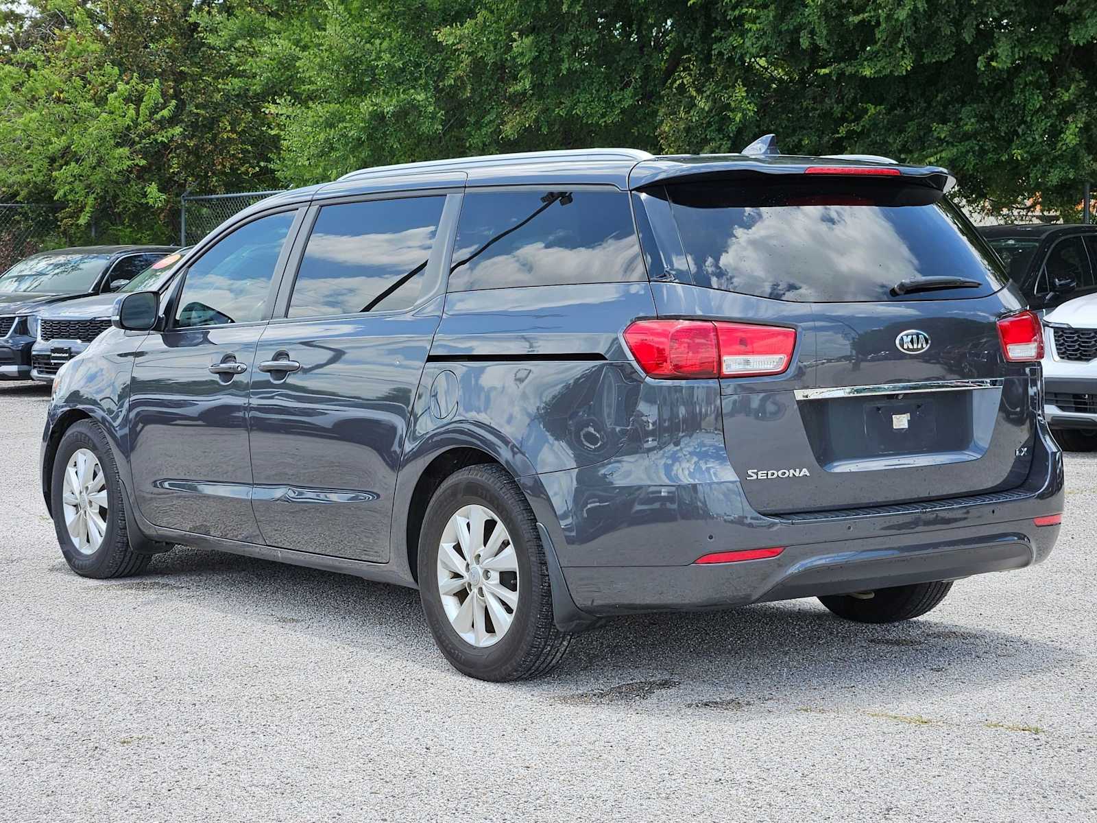 Thumbnail: 2017 Kia Sedona - 4