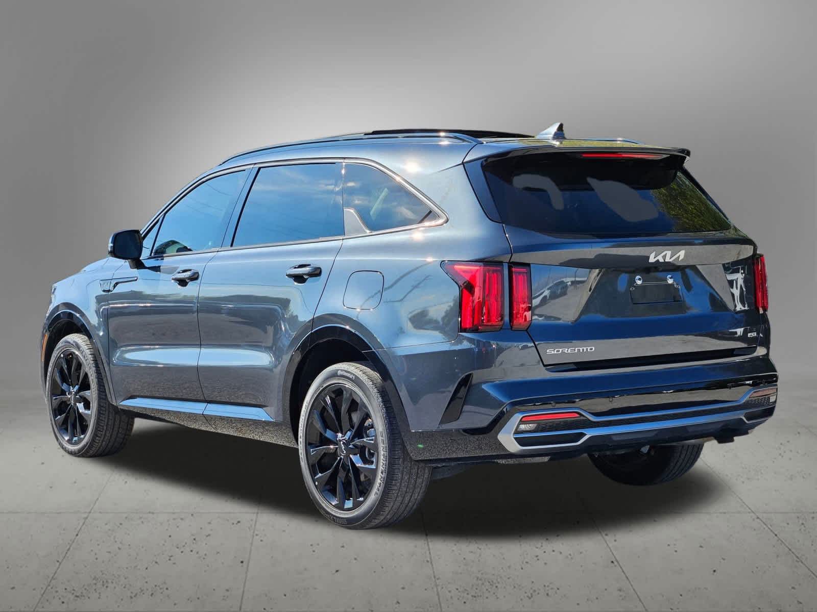Thumbnail: 2023 Kia Sorento - 3