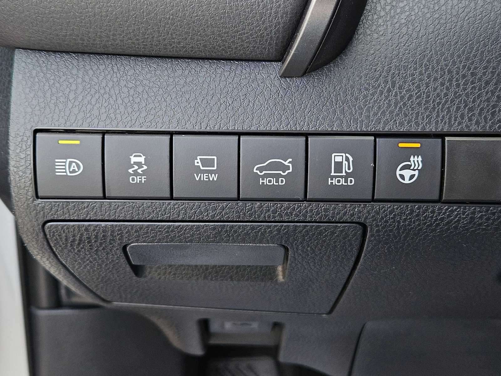 Thumbnail: 2022 Toyota Camry - 32