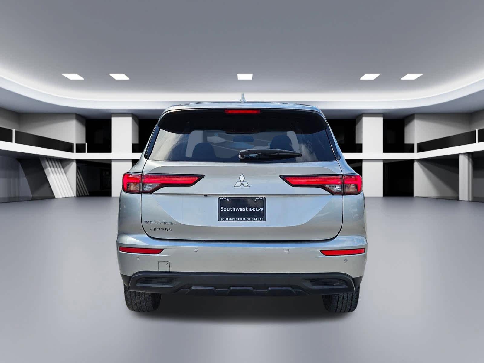 Thumbnail: 2022 Mitsubishi Outlander - 5