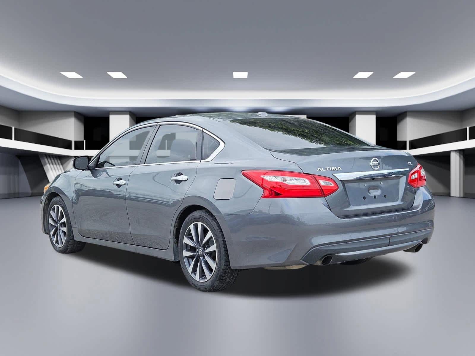 Thumbnail: 2017 Nissan Altima - 3