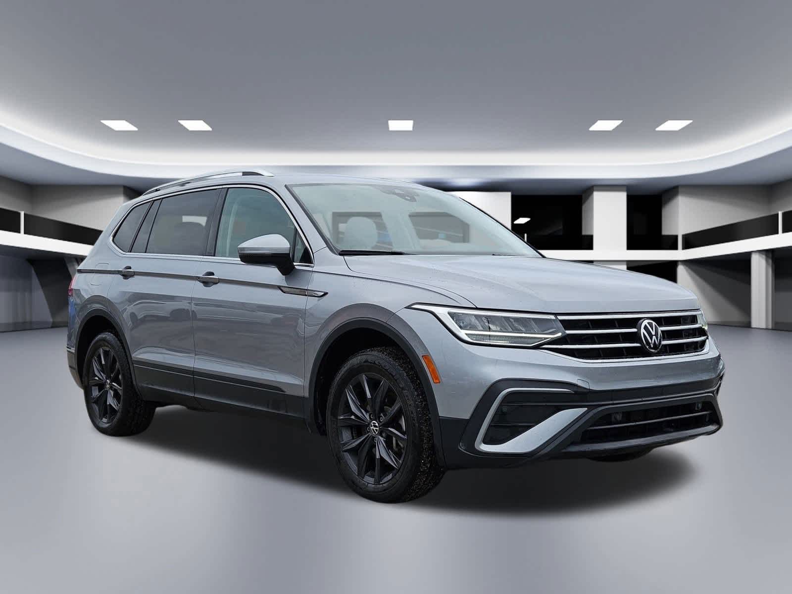 Thumbnail: 2024 Volkswagen Tiguan - 8