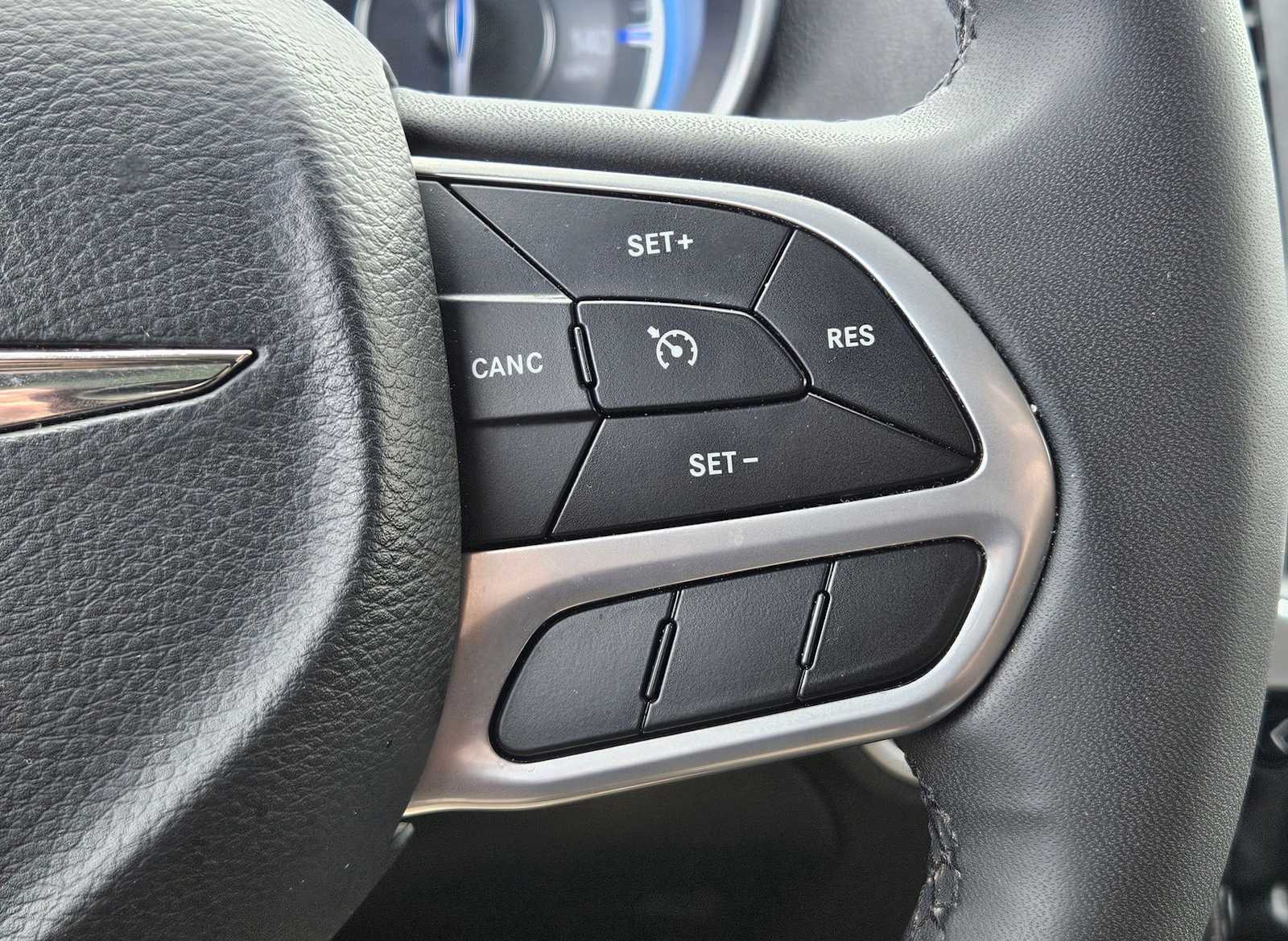 Thumbnail: 2023 Chrysler 300 - 18