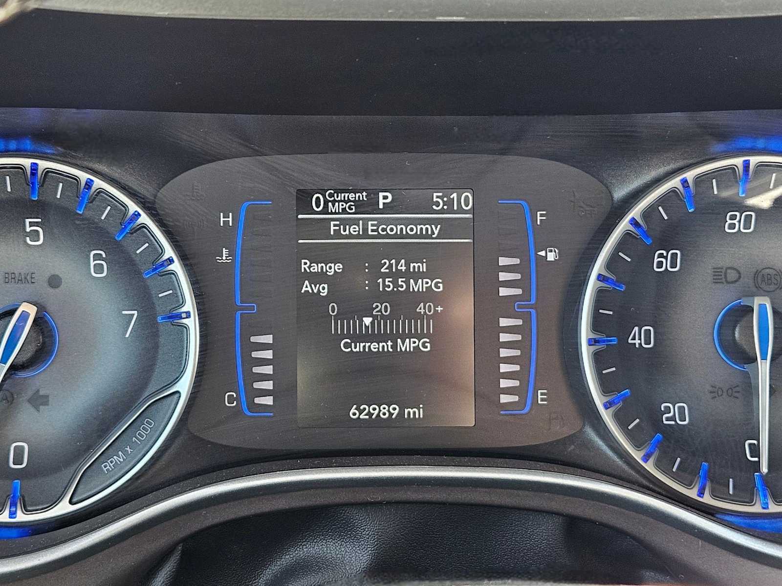 Thumbnail: 2023 Chrysler Voyager - 25