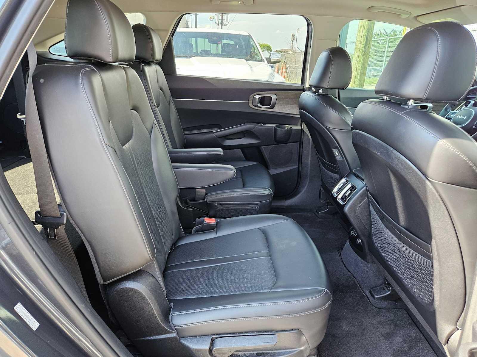 Thumbnail: 2023 Kia Sorento - 16