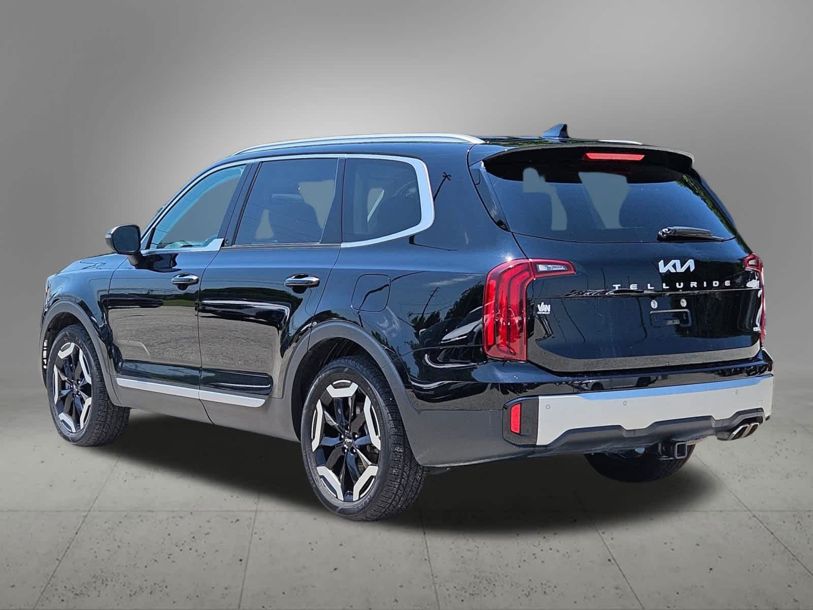 2024 Kia Telluride S photo 3