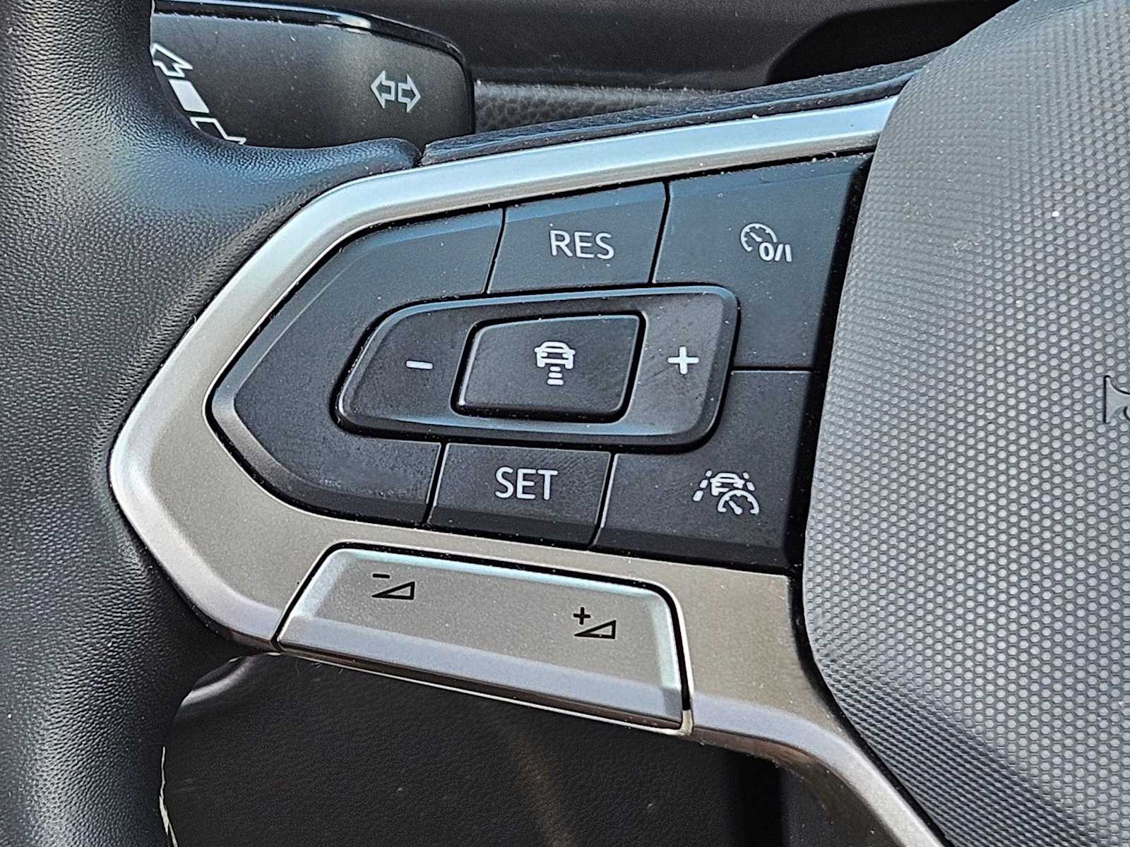 Thumbnail: 2024 Volkswagen Tiguan - 25