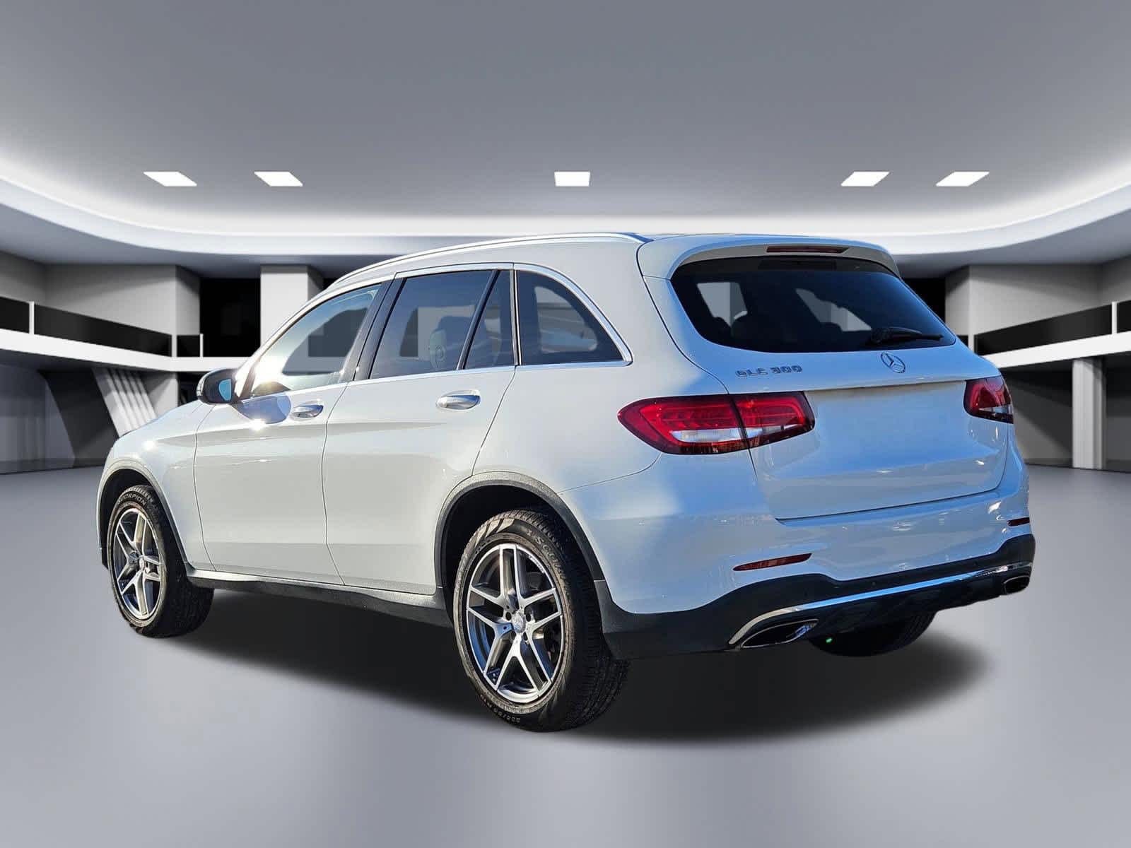 Thumbnail: 2016 Mercedes-Benz GLC - 3