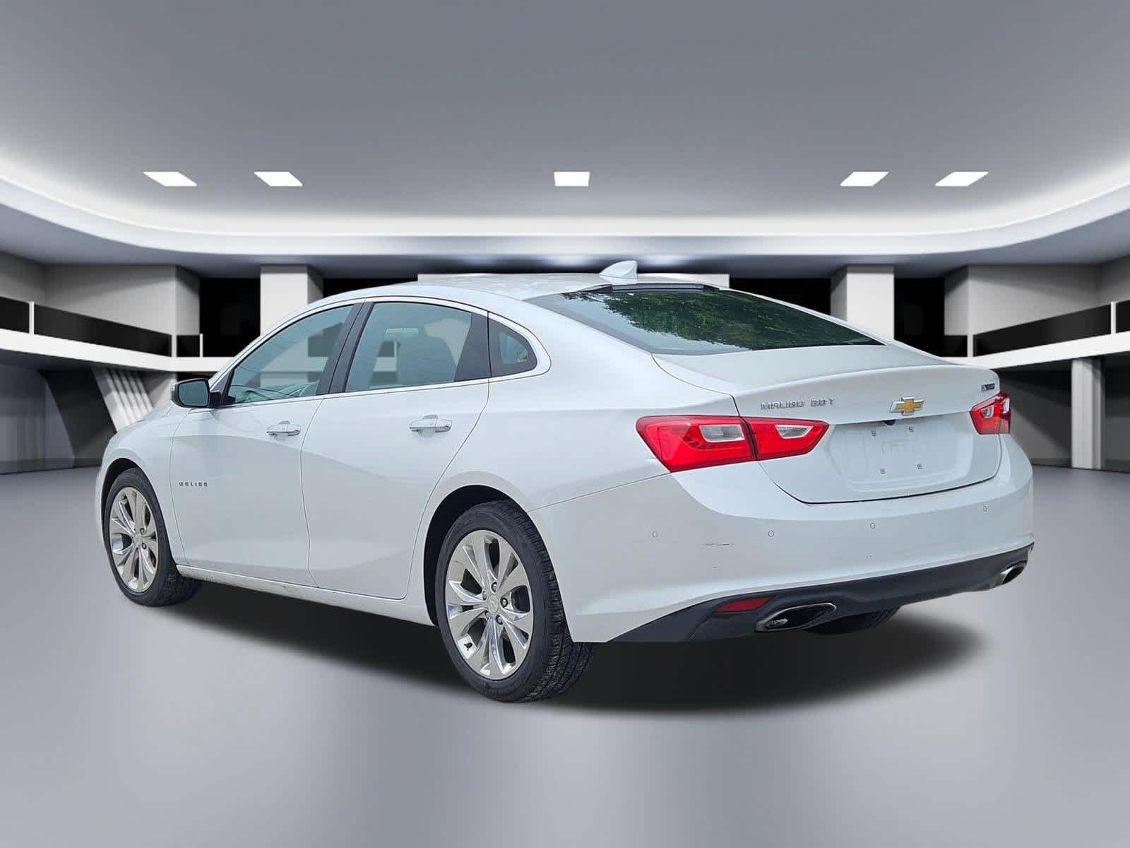 Thumbnail: 2018 Chevrolet Malibu - 3