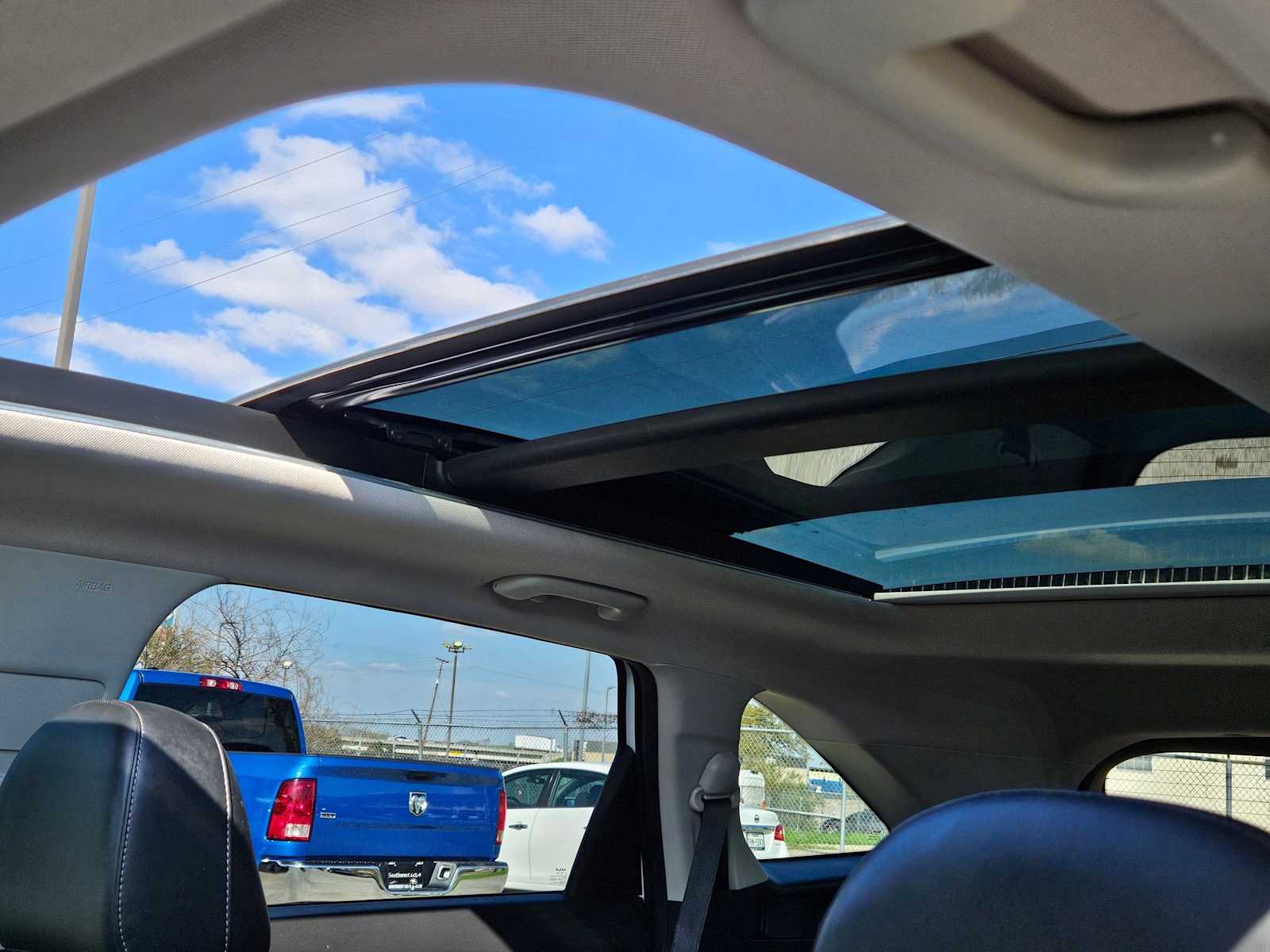 Thumbnail: 2023 Kia Sorento - 14