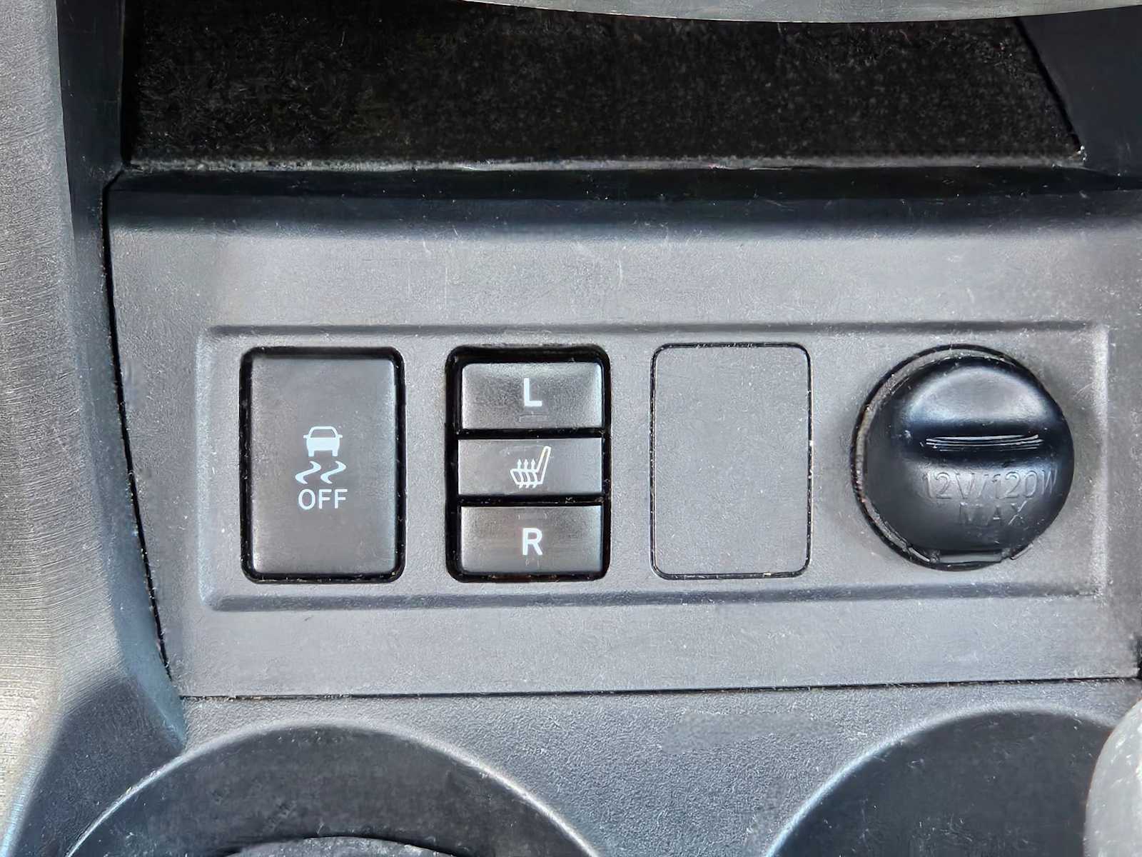 Thumbnail: 2011 Toyota RAV4 - 22
