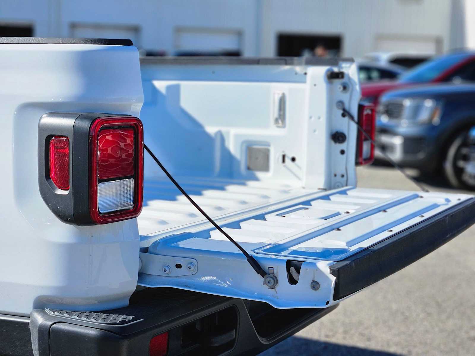 Thumbnail: 2023 Jeep Gladiator - 25