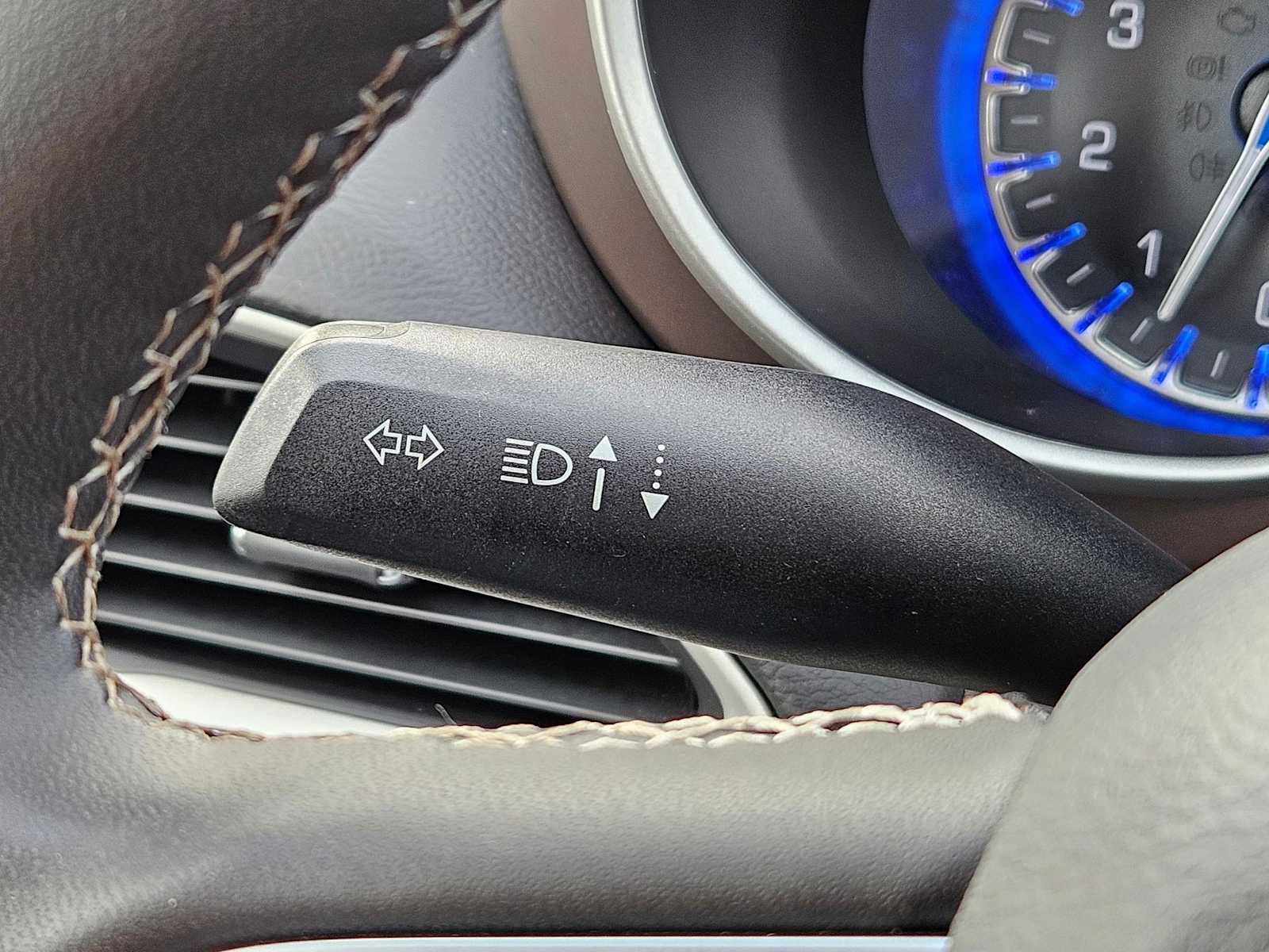 Thumbnail: 2023 Chrysler Voyager - 27