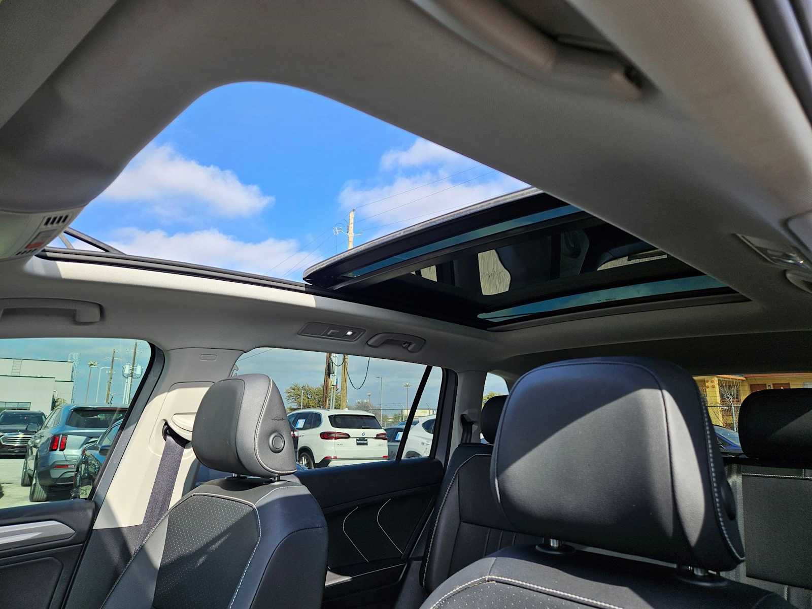 Thumbnail: 2023 Volkswagen Tiguan - 15