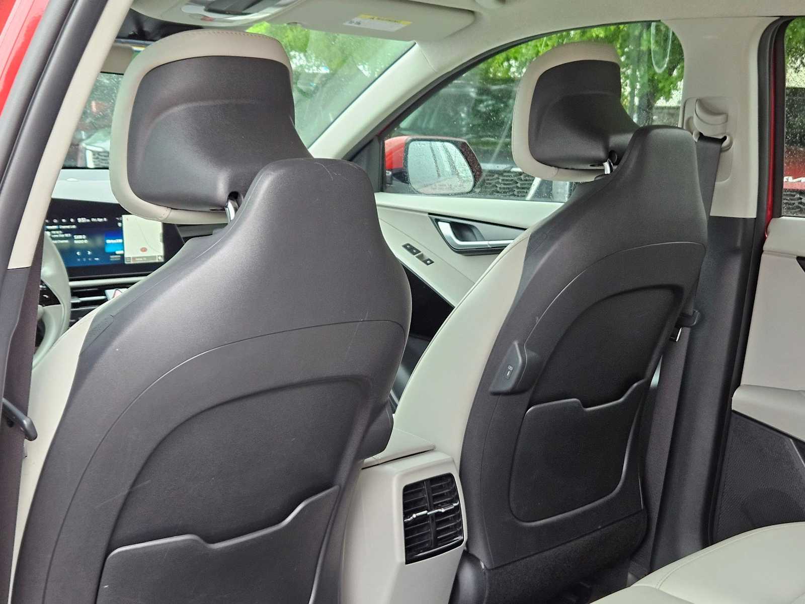 Thumbnail: 2023 Kia Niro - 17