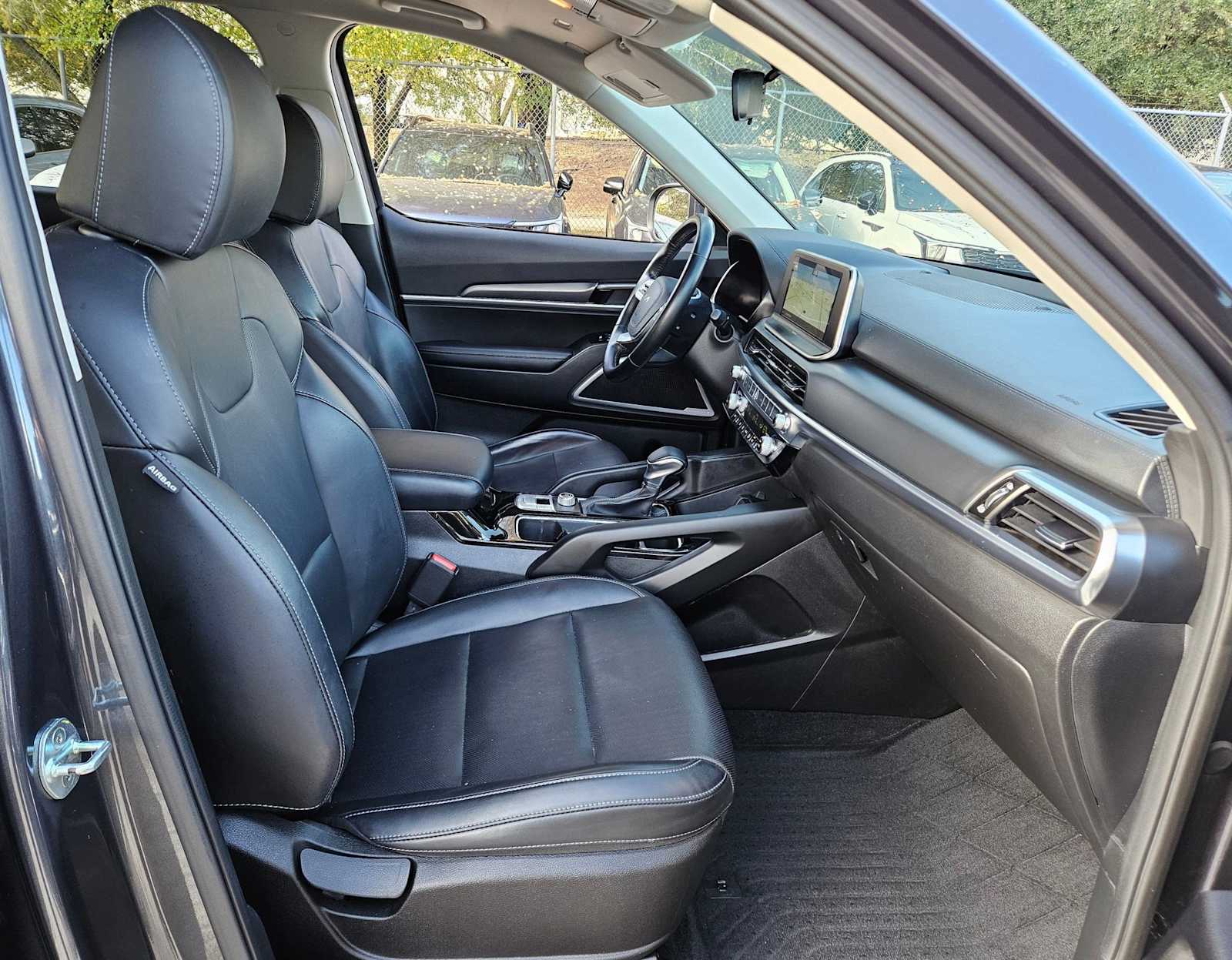 Thumbnail: 2022 Kia Telluride - 19