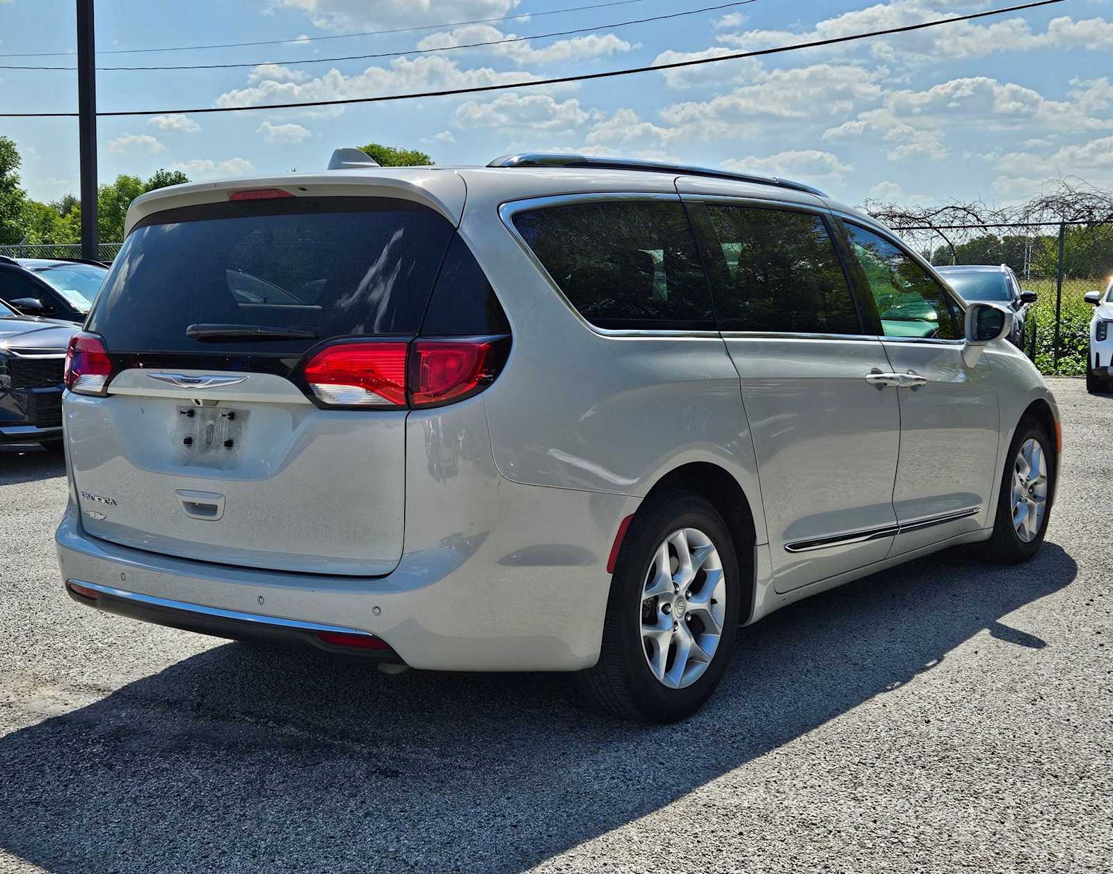 Thumbnail: 2017 Chrysler Pacifica - 5