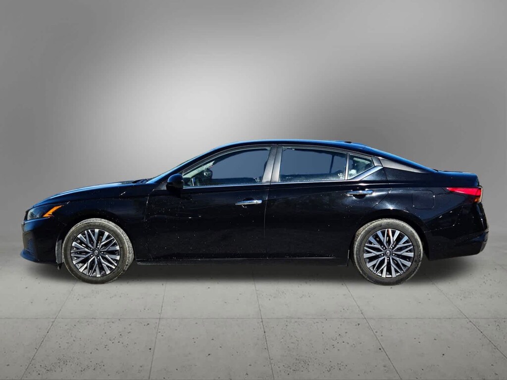Used 2023 Nissan Altima 2.5 SV Sedan