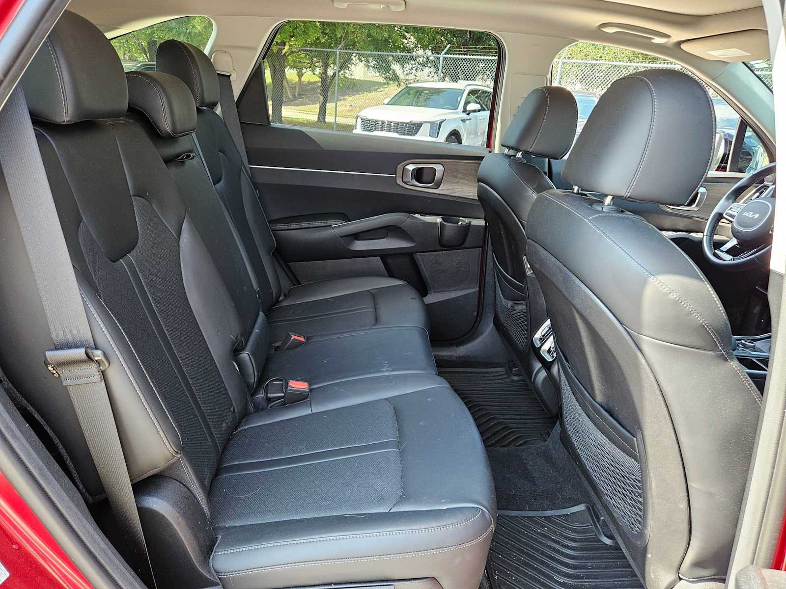Thumbnail: 2023 Kia Sorento - 17