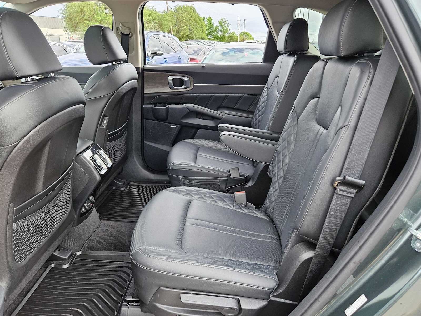 Thumbnail: 2023 Kia Sorento - 17