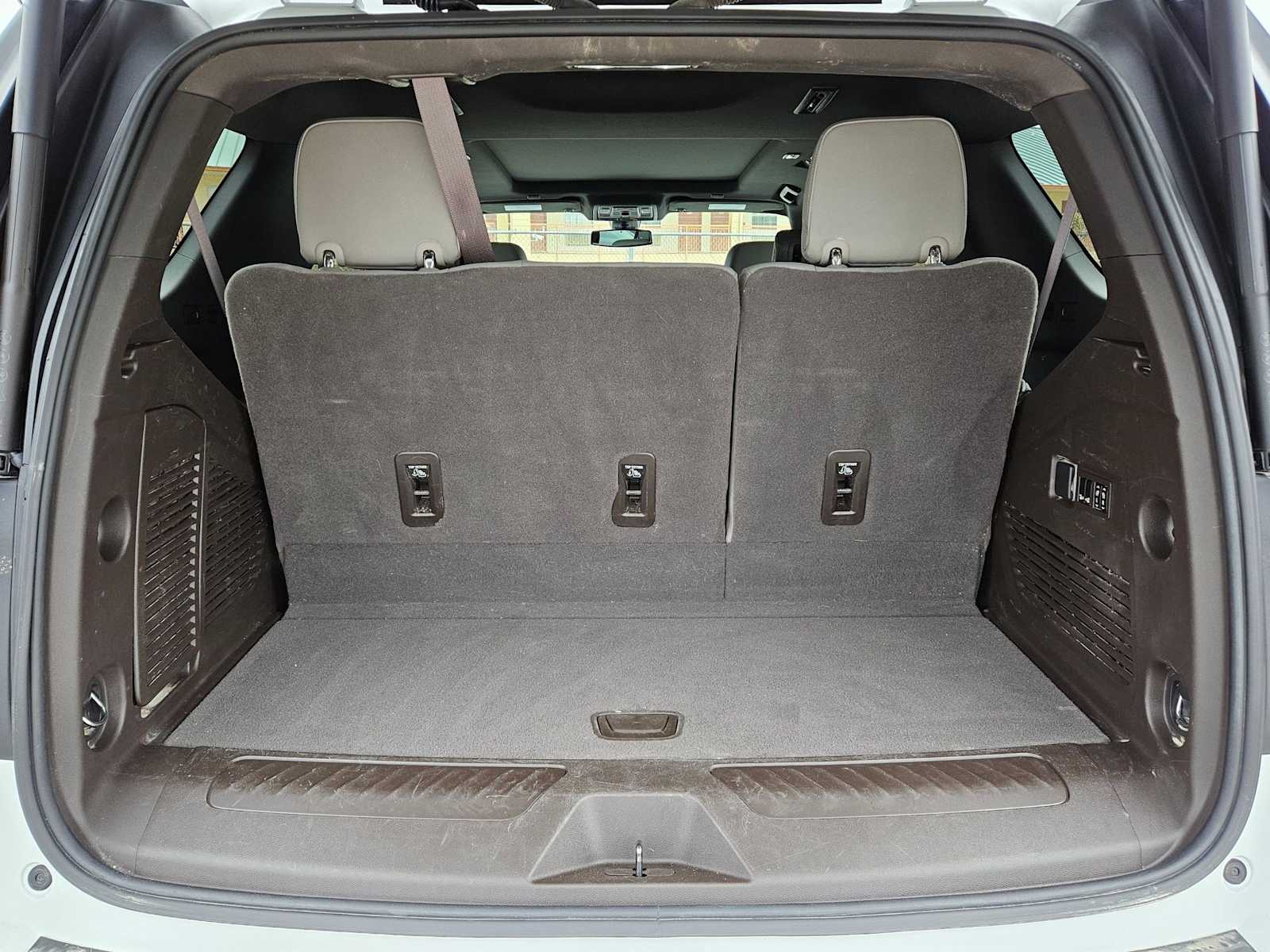 Thumbnail: 2022 Chevrolet Tahoe - 35