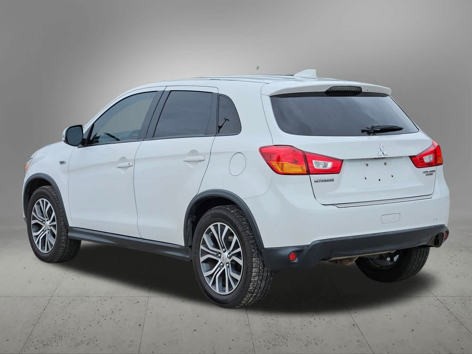 Thumbnail: 2017 Mitsubishi Outlander Sport - 4