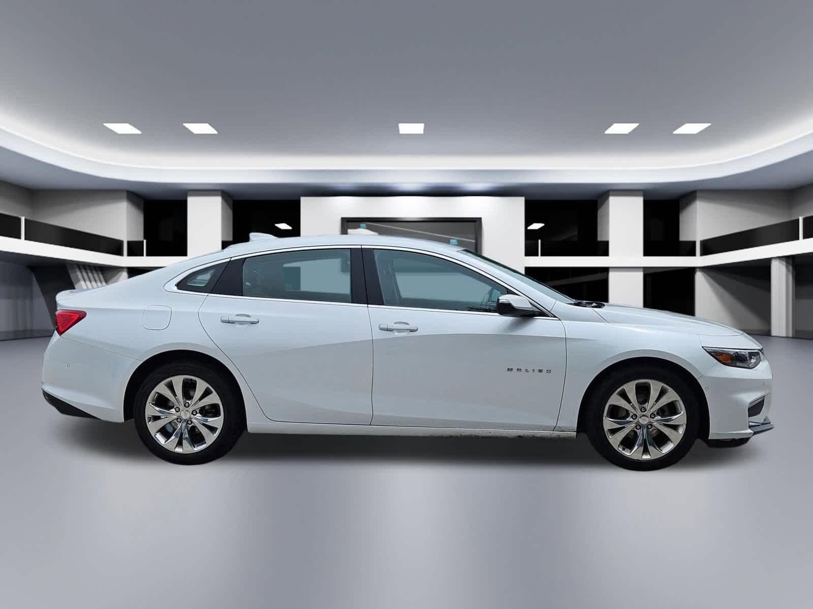 Thumbnail: 2018 Chevrolet Malibu - 6