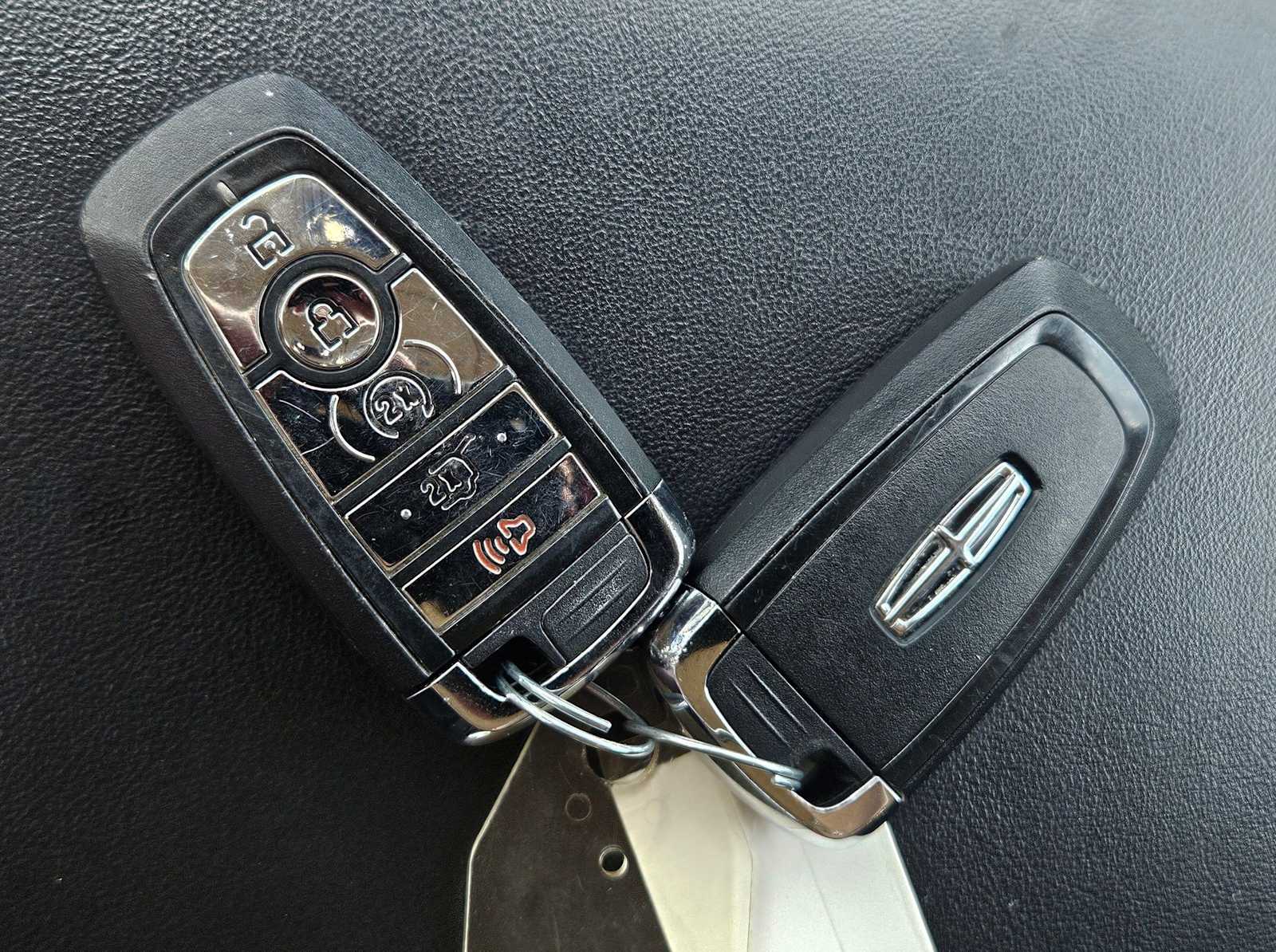 Thumbnail: 2021 Lincoln Aviator - 20