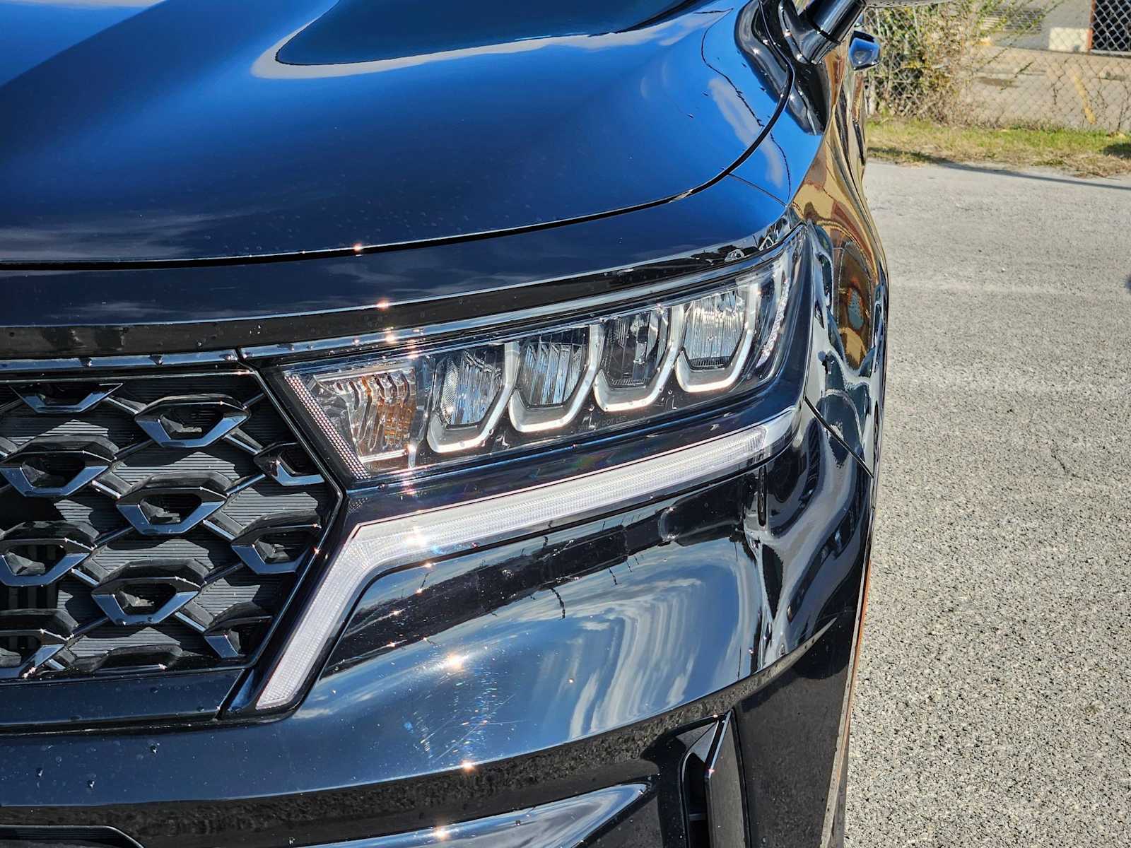 Thumbnail: 2023 Kia Sorento - 11