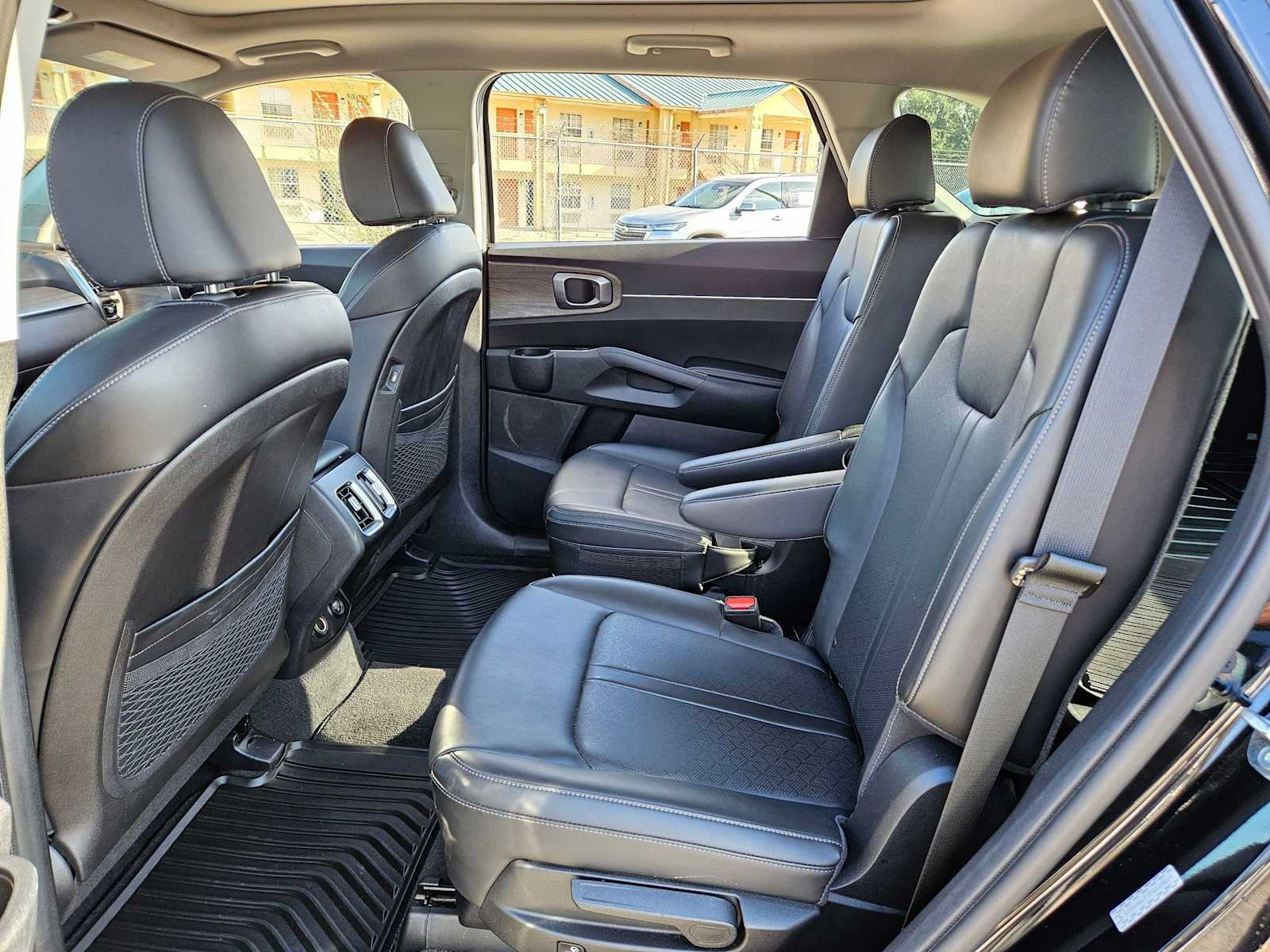 Thumbnail: 2023 Kia Sorento - 20