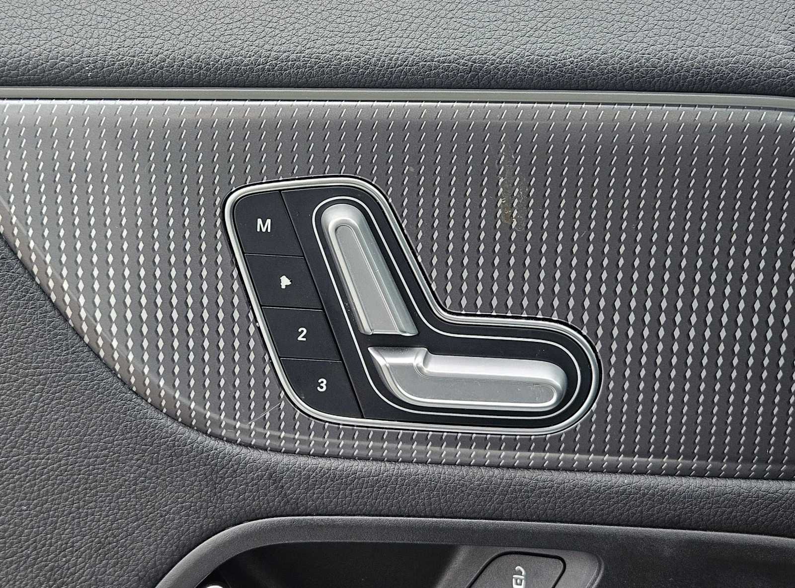 Thumbnail: 2021 Mercedes-Benz GLA - 17