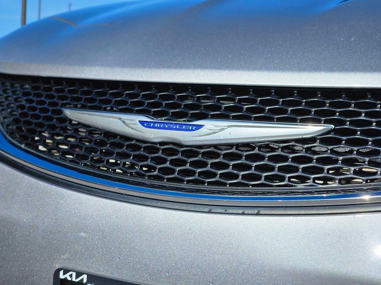 Thumbnail: 2020 Chrysler Voyager - 10