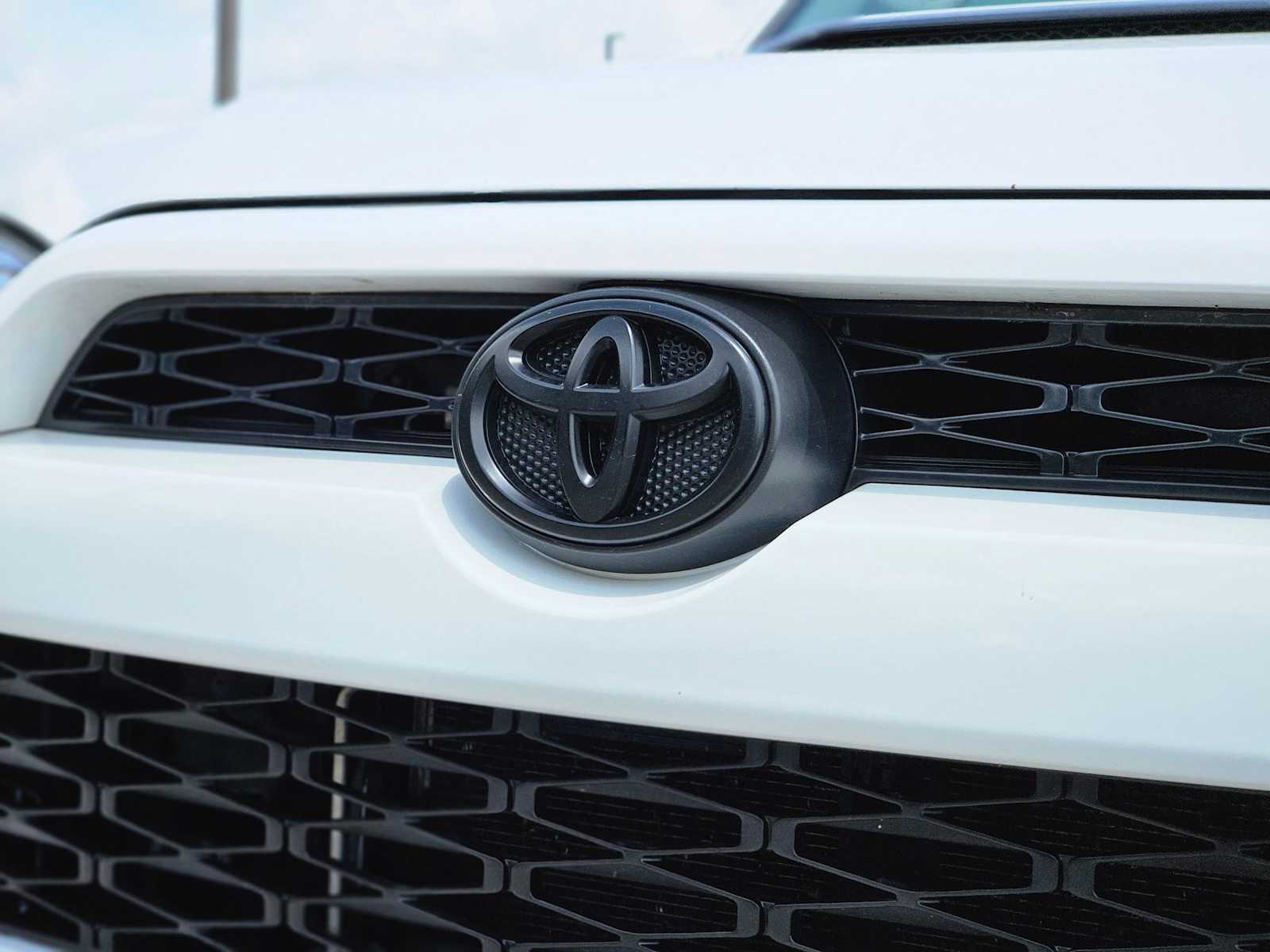 Thumbnail: 2019 Toyota 4Runner - 12