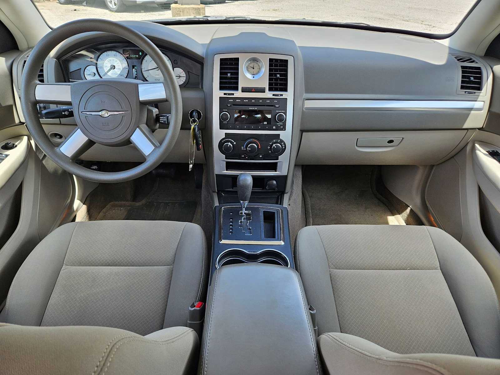 Thumbnail: 2010 Chrysler 300 - 15
