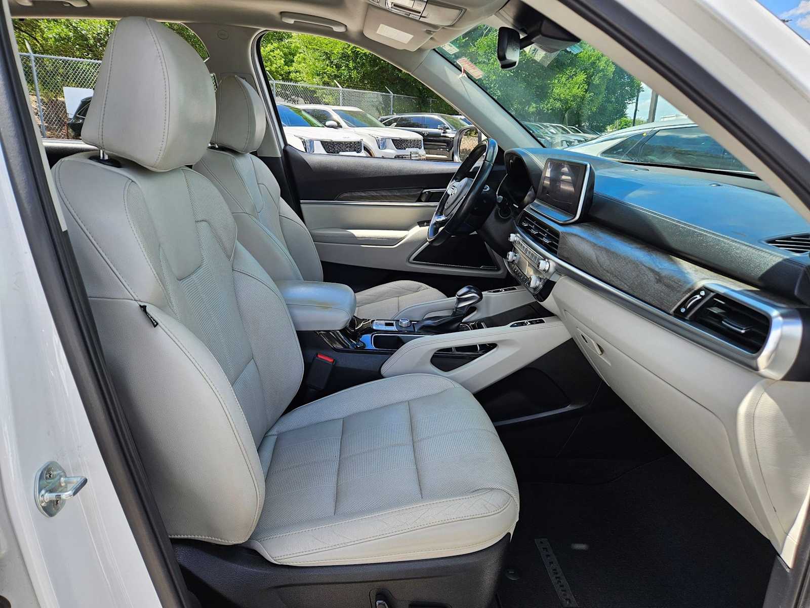 Thumbnail: 2020 Kia Telluride - 21