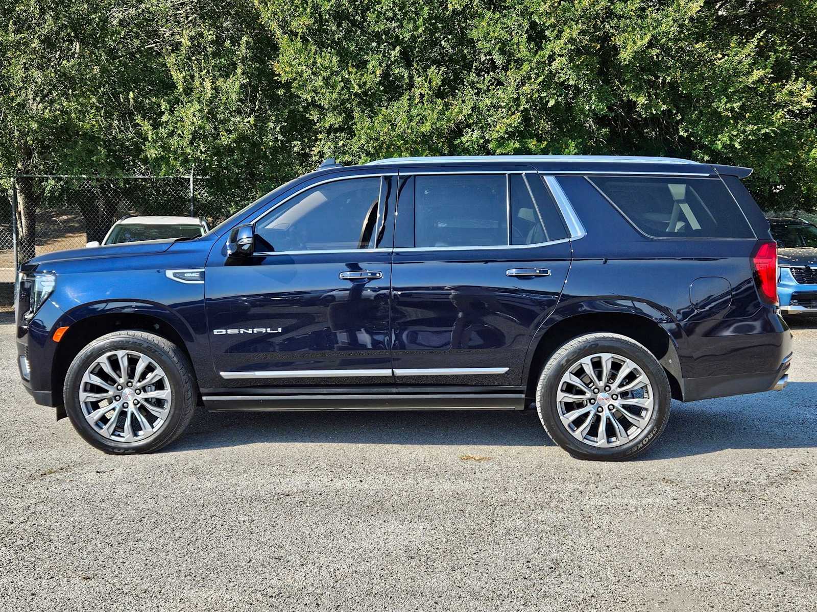 2021 Gmc Yukon Denali photo 2