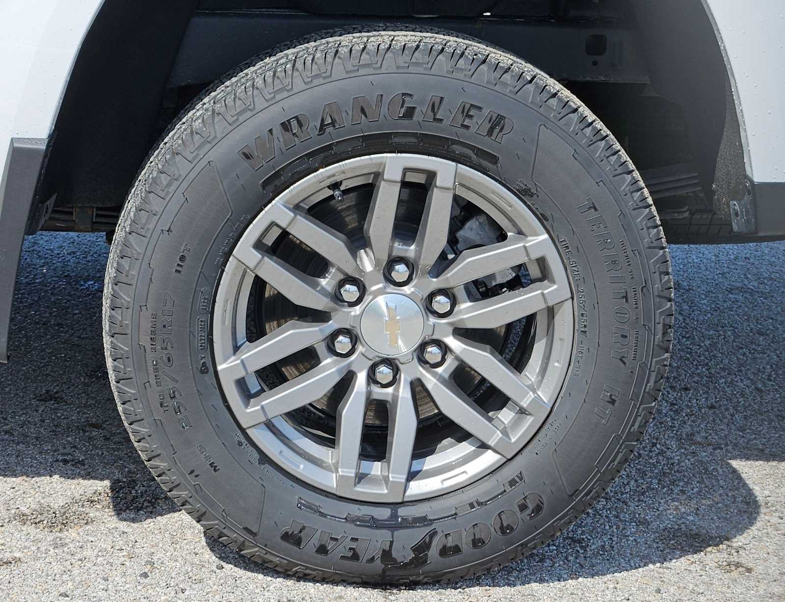 Thumbnail: 2023 Chevrolet Colorado - 14