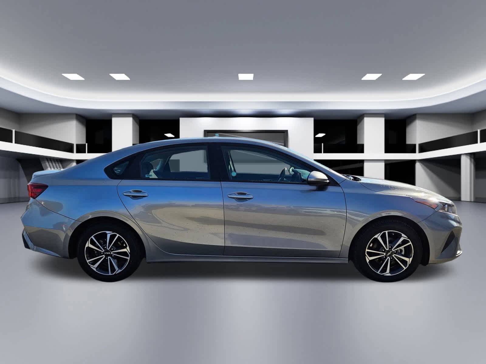 Thumbnail: 2024 Kia Forte - 6