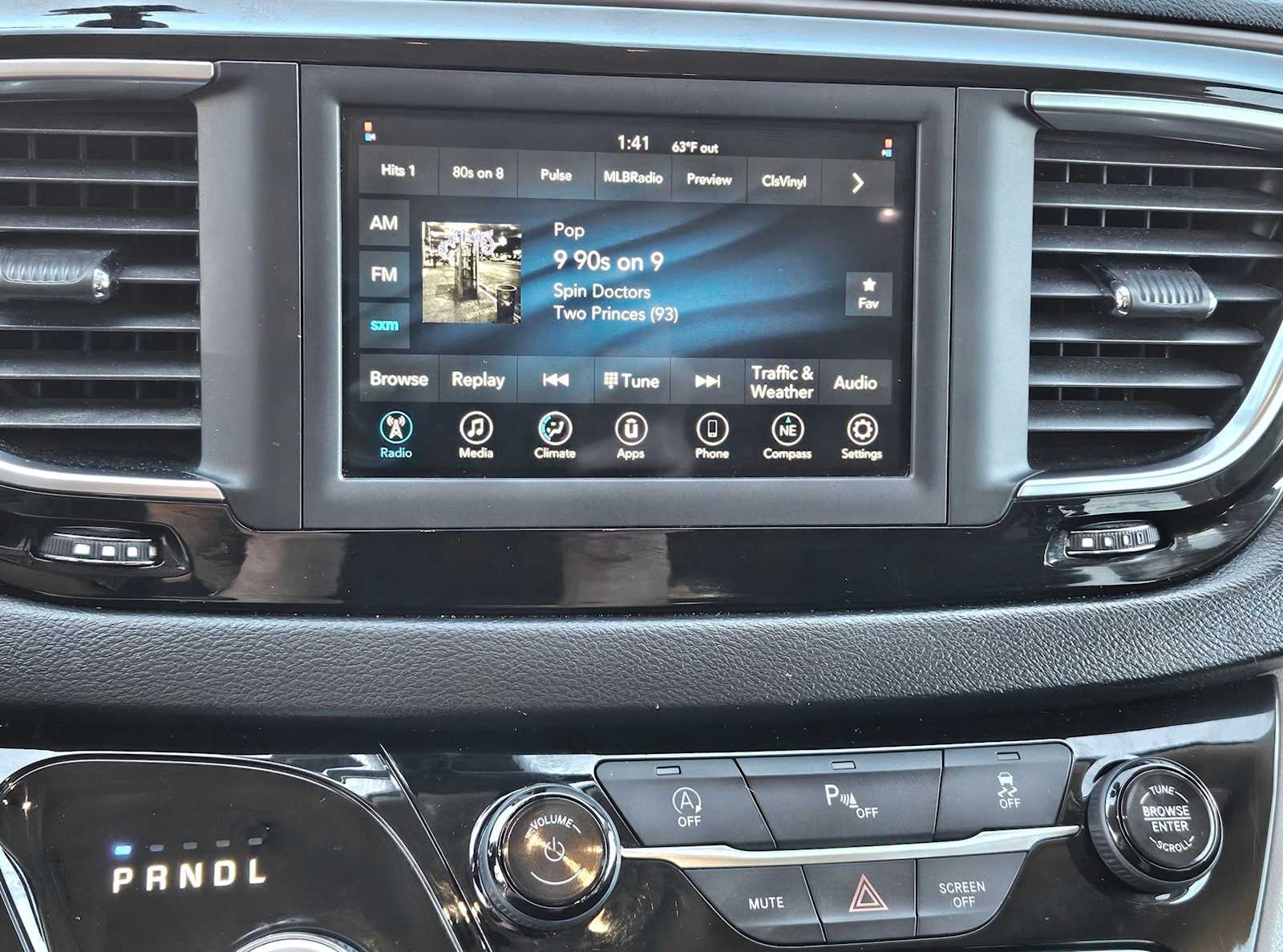 Thumbnail: 2020 Chrysler Voyager - 19