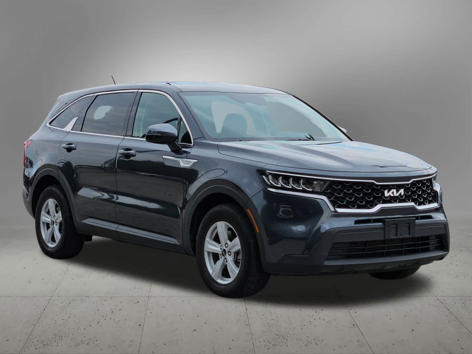Thumbnail: 2023 Kia Sorento - 7