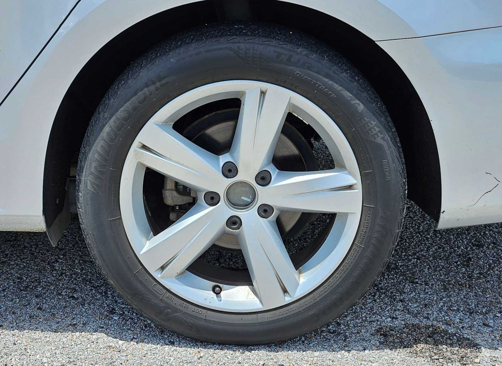 Thumbnail: 2013 Volkswagen Passat - 14