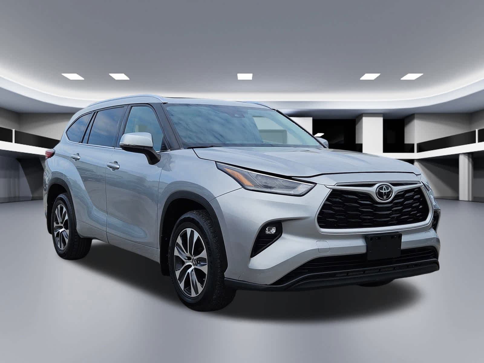 Thumbnail: 2021 Toyota Highlander - 8
