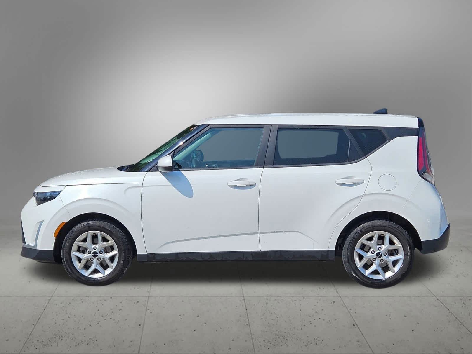 2023 Kia Soul LX photo 2