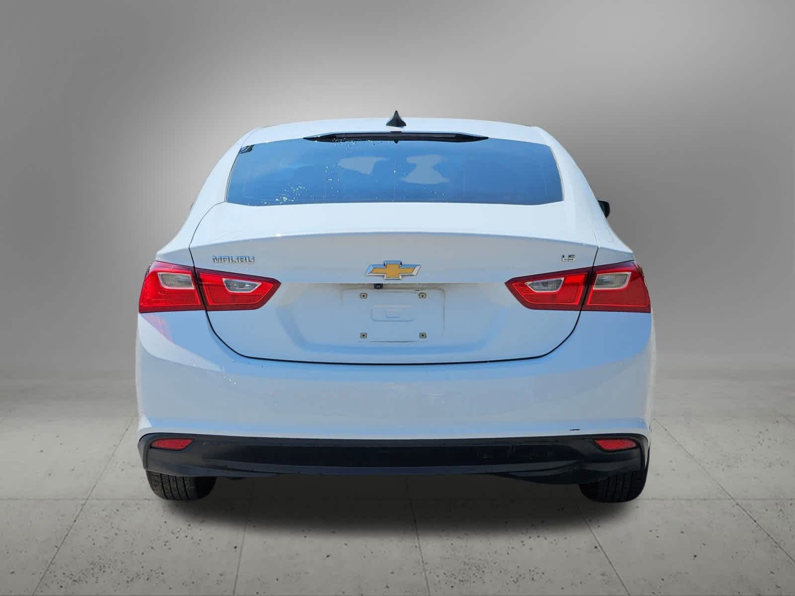 Thumbnail: 2016 Chevrolet Malibu - 4