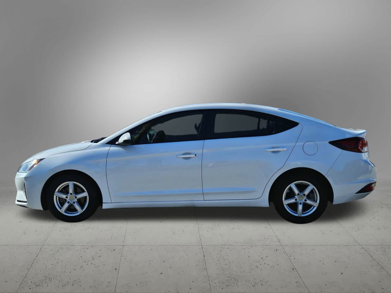 2019 Hyundai Elantra SE photo 2