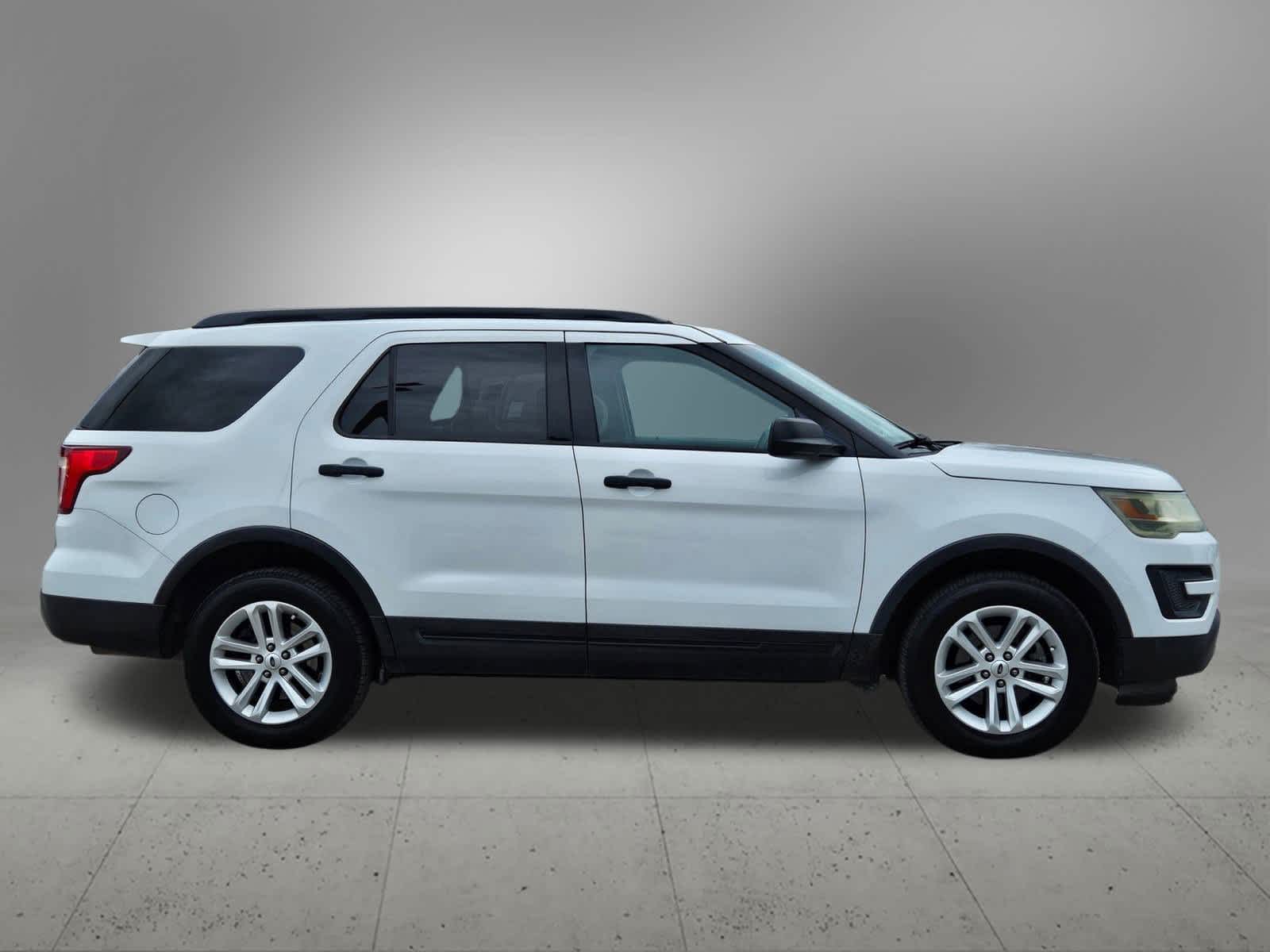 Thumbnail: 2016 Ford Explorer - 7