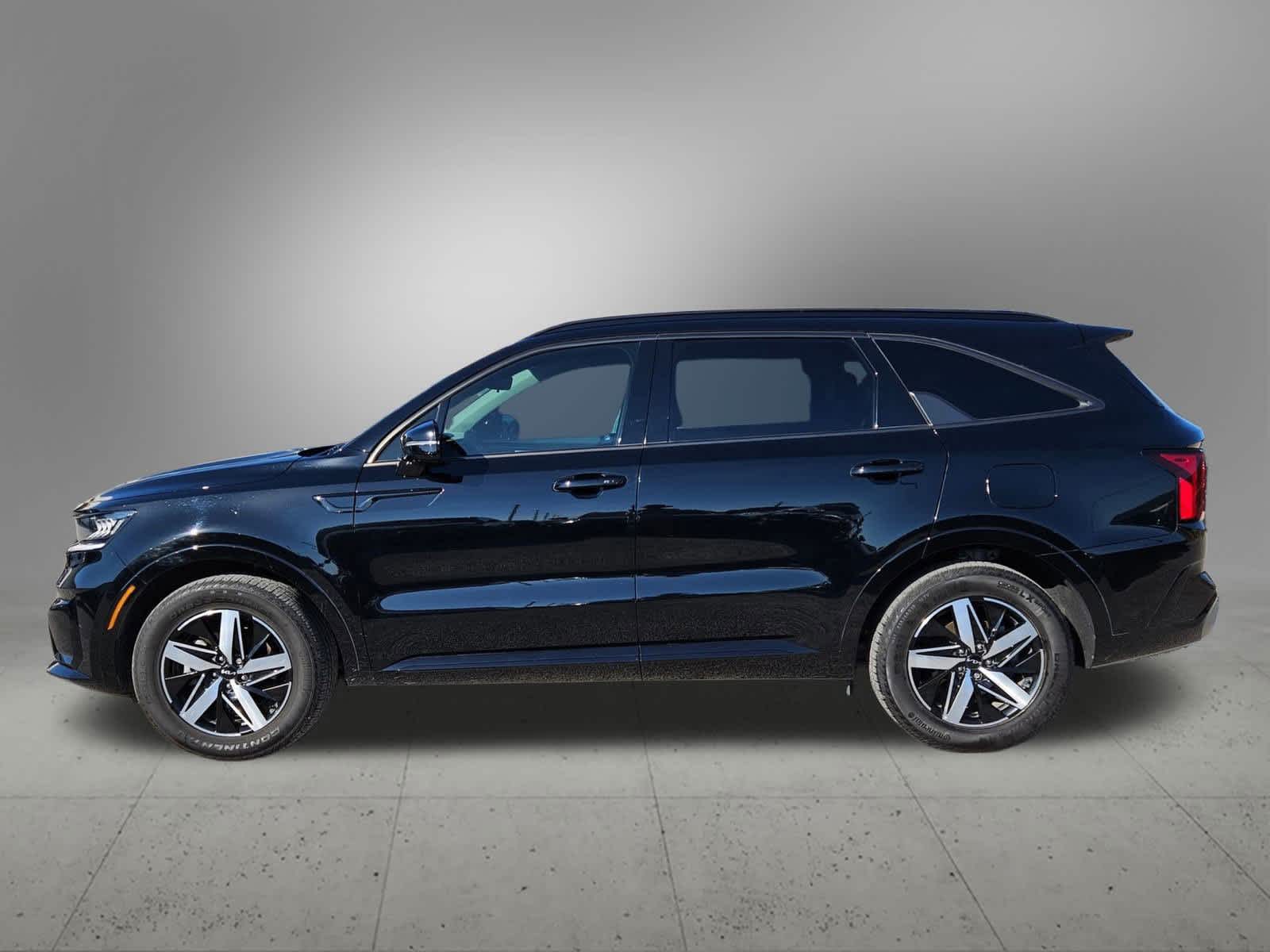 2023 Kia Sorento S photo 2