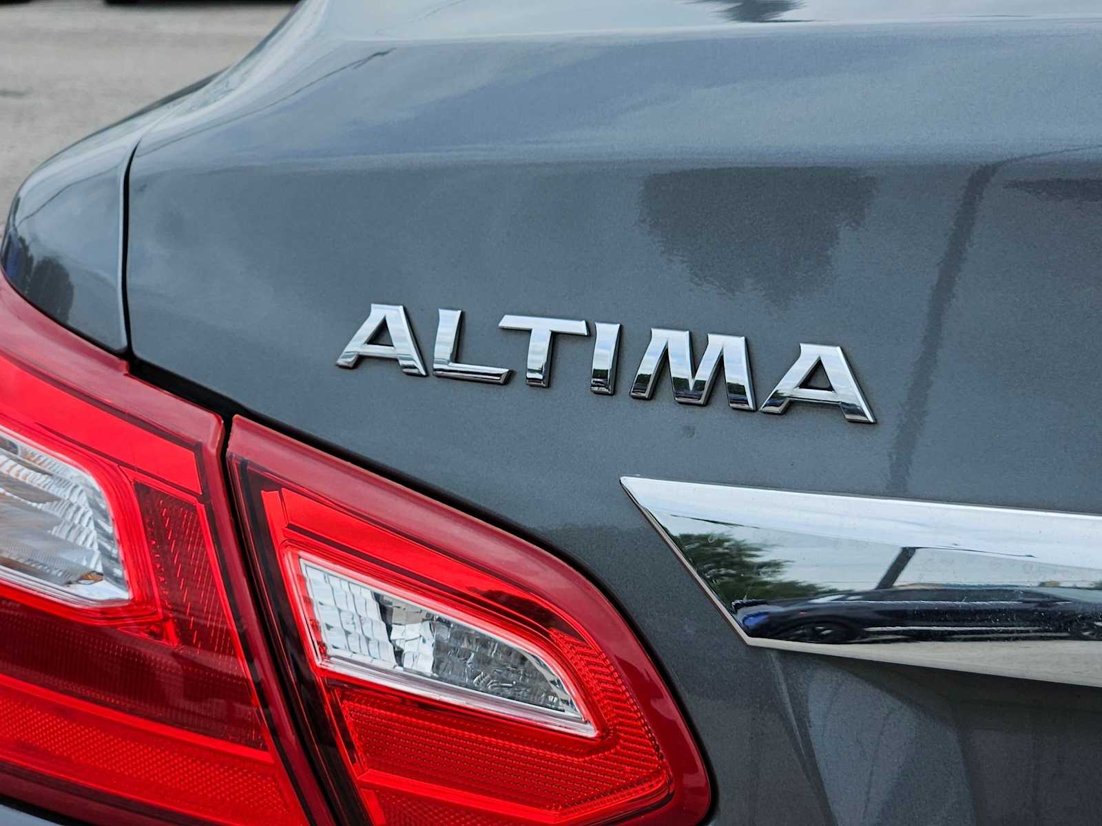 Thumbnail: 2017 Nissan Altima - 11