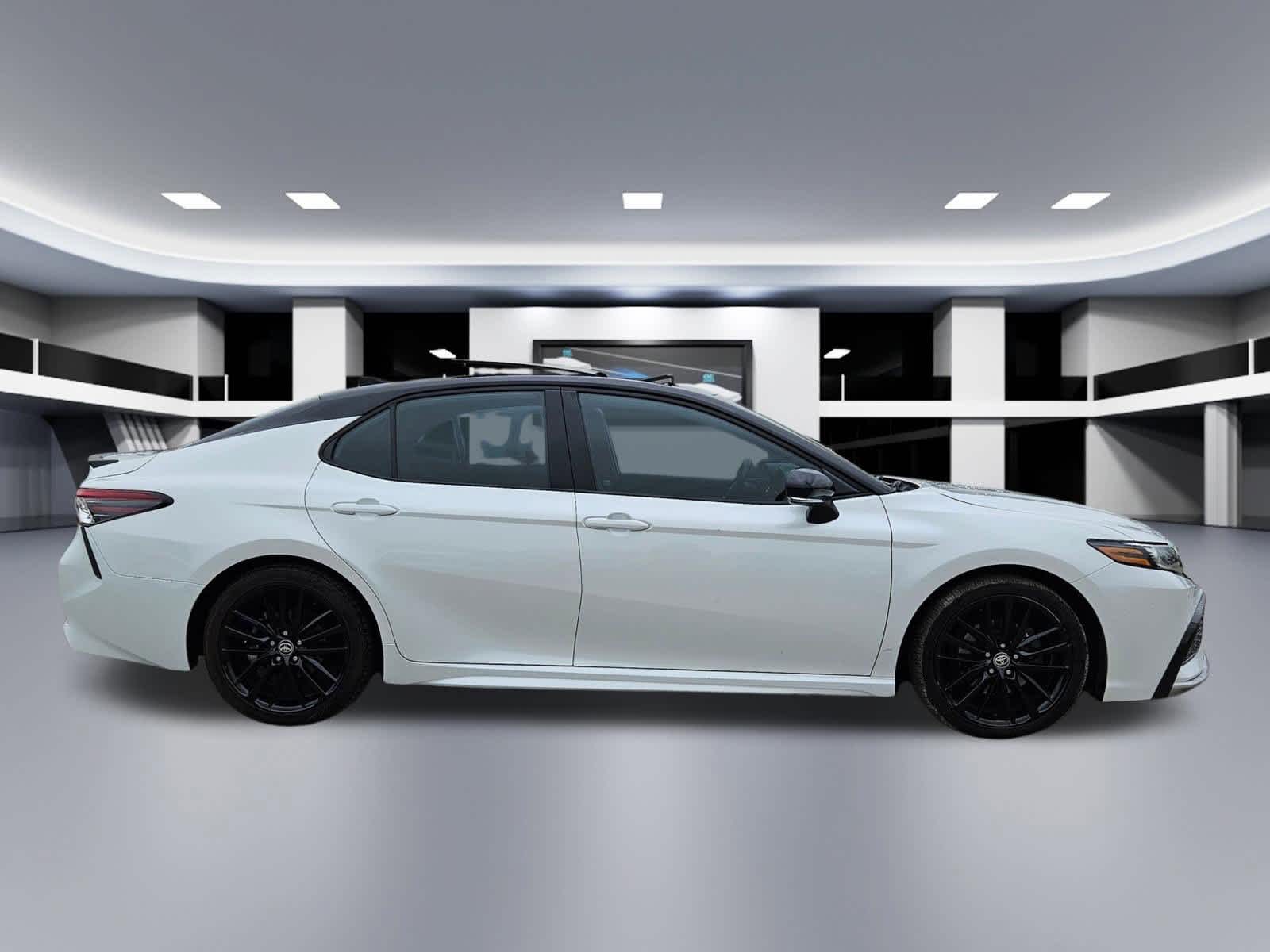 Thumbnail: 2022 Toyota Camry - 7