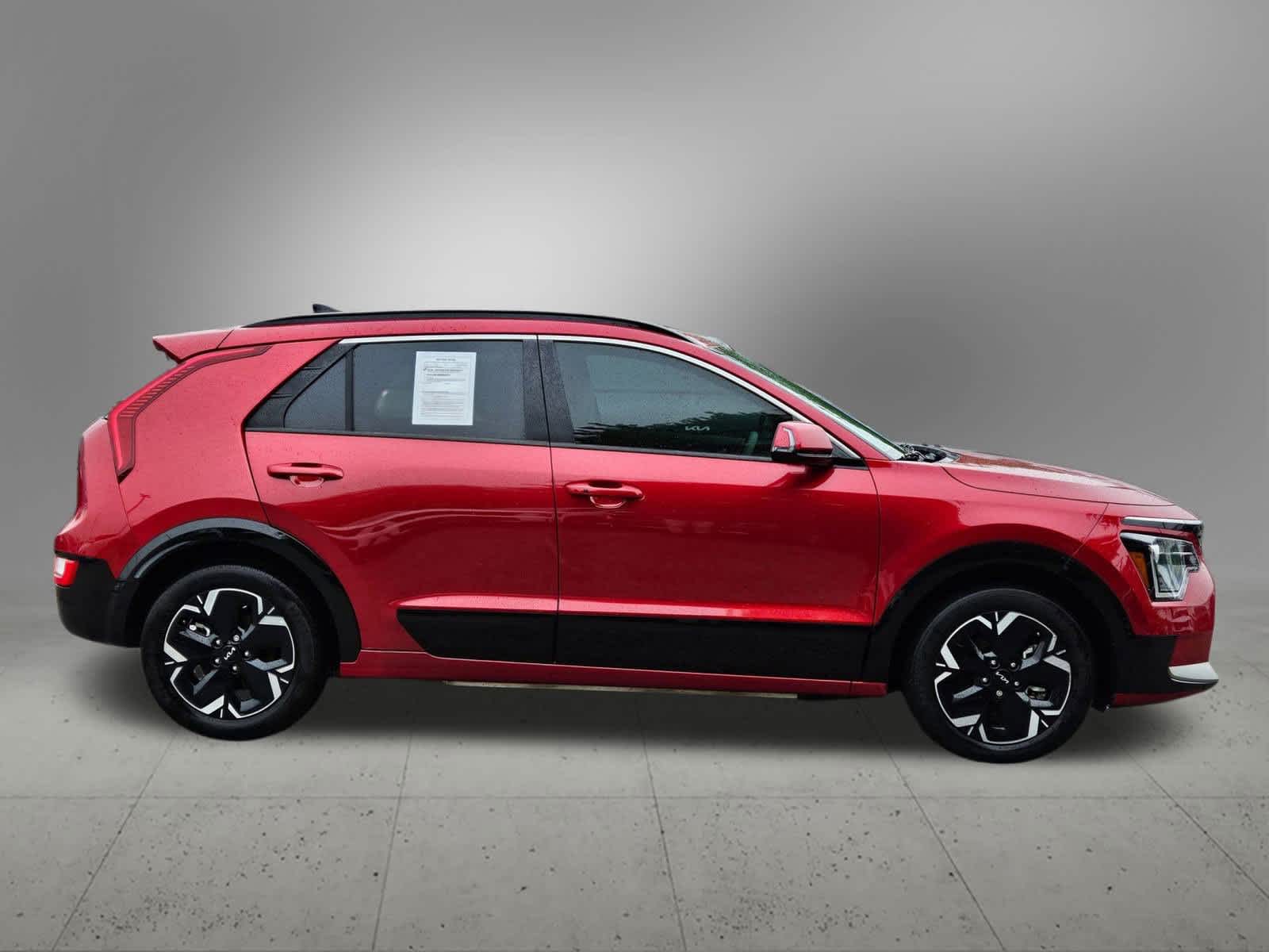 Thumbnail: 2023 Kia Niro - 7